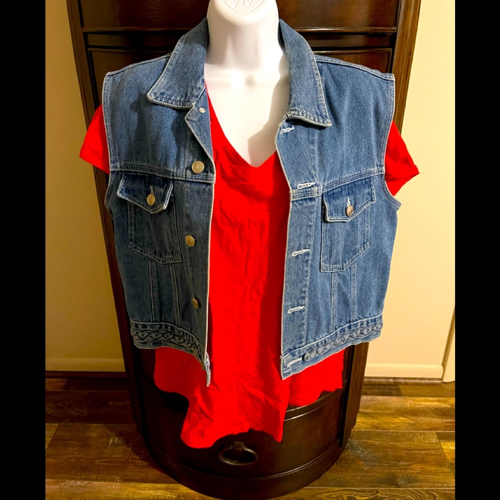 NWT Jean Vest with front chest pockets and metal buttons in front